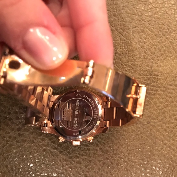 Michael Kors gold watch - Picture 2 of 7